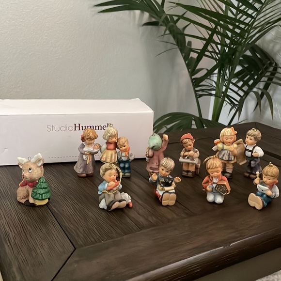 GOEBEL STUDIO HUMMEL ORNAMENTS 11 piece box - Picture 4 of 5